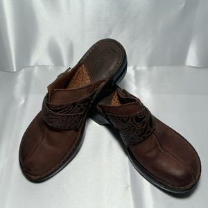 b.o.c brown leather clogs. Like new